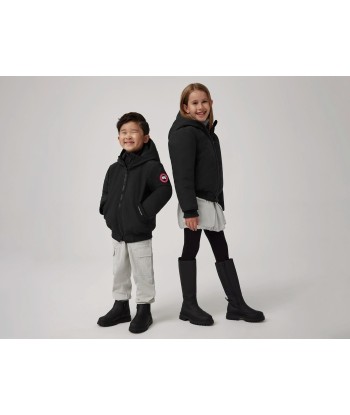 Canada Goose Kids Grizzly Bomber in Black chez Cornerstreet bien 