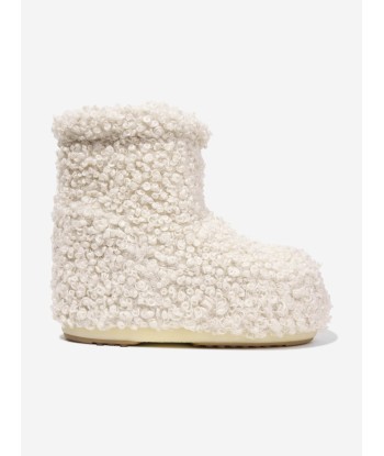 Moon Boot Kids Icon Low Faux Curly Boots in Ivory brillant des détails fins