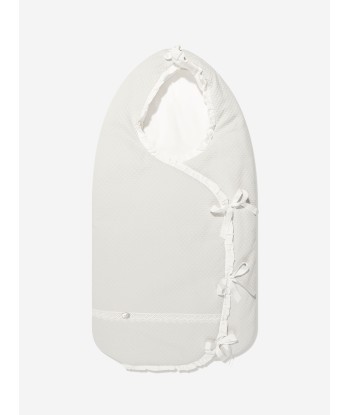 Paz Rodriguez Baby Nest in Ivory s'inspire de l'anatomie humaine