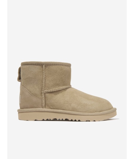 UGG Kids Classic Mini II Boots in Beige brillant des détails fins